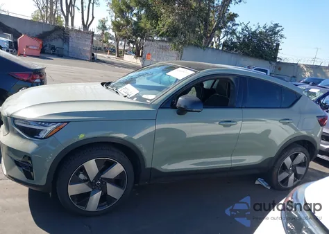 2023 Volvo C40 Recharge Pure Electric Twin Plus z USA, uszkodzony, nr VIN YV4ED3GLXP2044708
